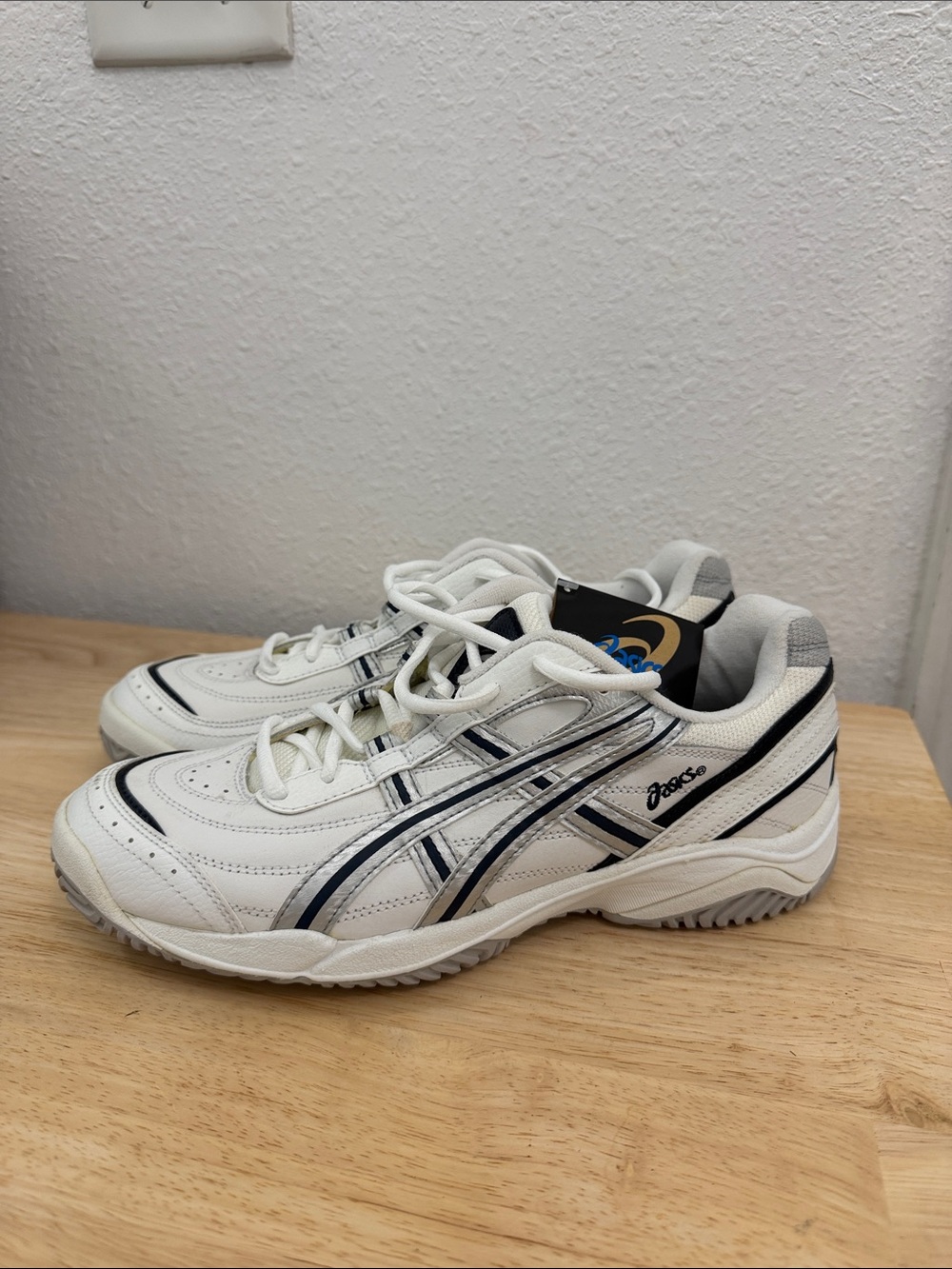 Vintage Asics White and Navy tennis Runner Sneakers no box